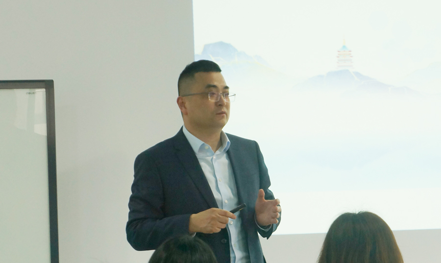 31省代表齐聚数智中医高峰论坛,百余专家探秘中医大脑实验室-企业动态-中医聪宝官网
